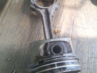 bontott FORD FIESTA IV Dugattyú és Hajtókar