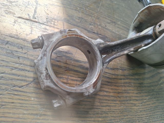 bontott FORD FIESTA IV Dugattyú és Hajtókar