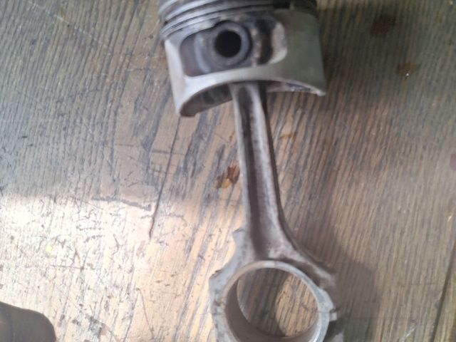 bontott FORD FIESTA IV Dugattyú és Hajtókar