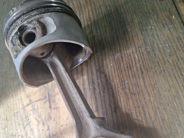 bontott FORD FIESTA IV Dugattyú és Hajtókar