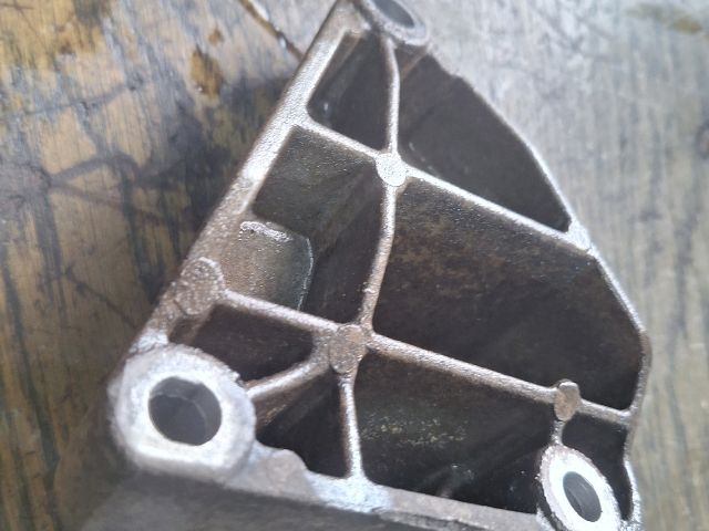 bontott FORD FIESTA IV Generátor Tartó Bak