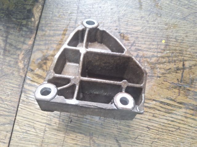 bontott FORD FIESTA IV Generátor Tartó Bak