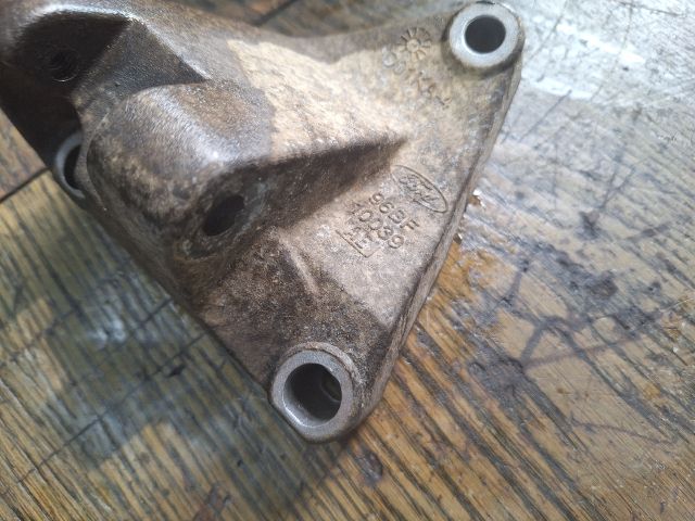 bontott FORD FIESTA IV Generátor Tartó Bak