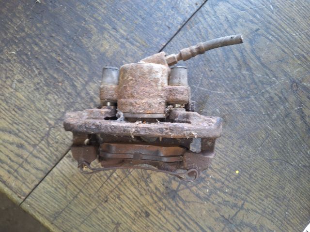 bontott FORD FIESTA IV Jobb első Féknyereg Munkahengerrel