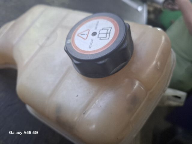 bontott FORD FIESTA IV Kiegyenlítő Tartály