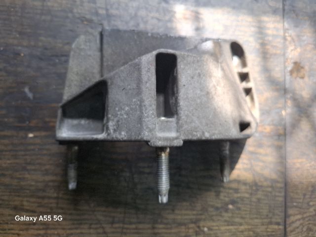 bontott FORD FIESTA IV Motor Tartó Bak (Fém)