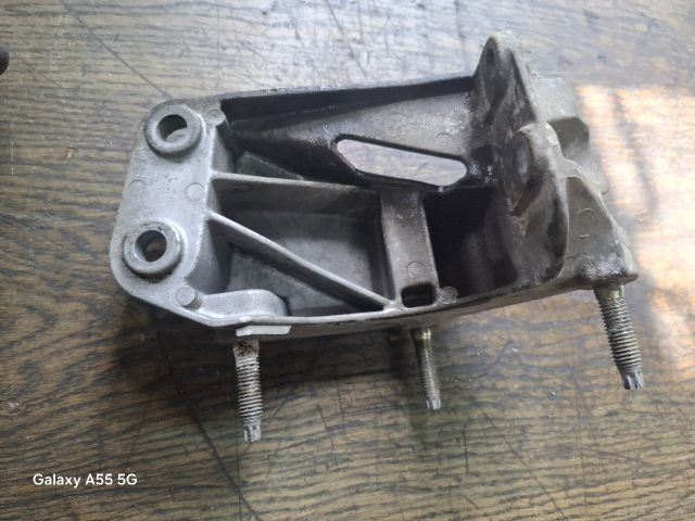 bontott FORD FIESTA IV Motor Tartó Bak (Fém)