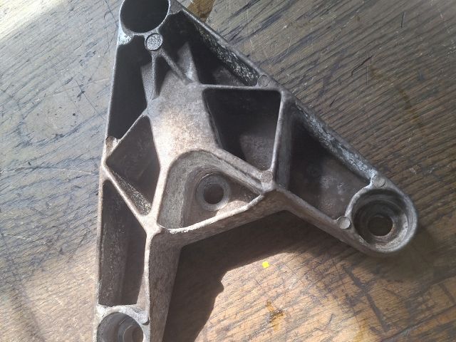 bontott FORD FIESTA IV Motor Tartó Bak (Fém)