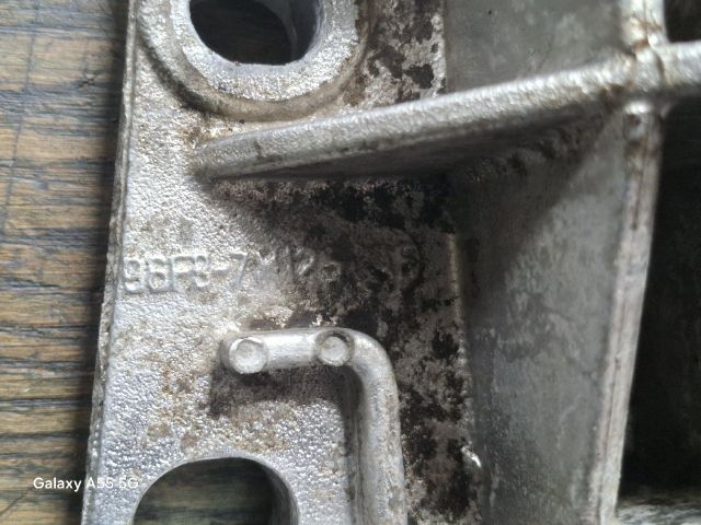 bontott FORD FIESTA IV Váltó Tartó Bak (Pozíciófüggetlen)