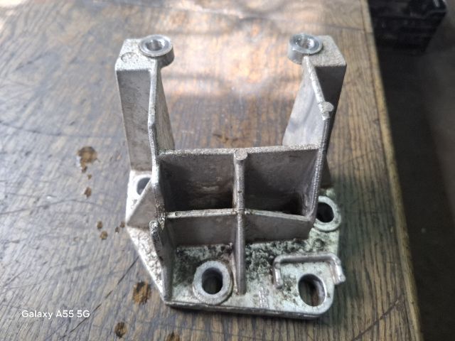 bontott FORD FIESTA IV Váltó Tartó Bak (Pozíciófüggetlen)