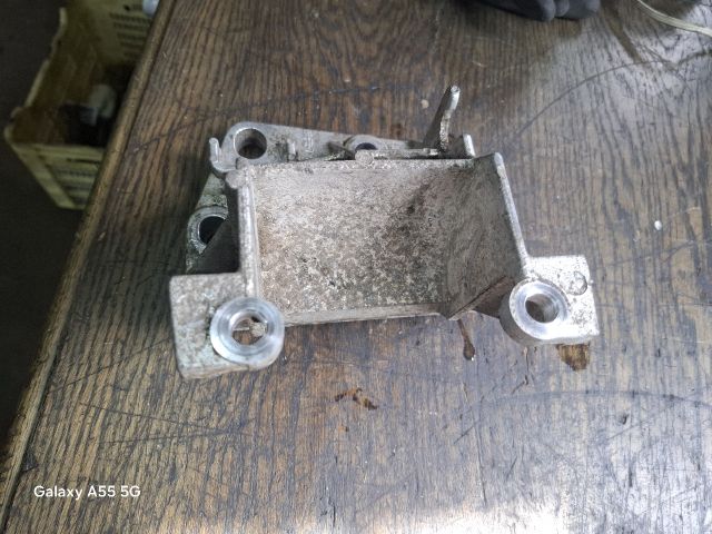 bontott FORD FIESTA IV Váltó Tartó Bak (Pozíciófüggetlen)