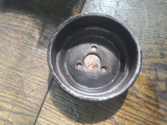 bontott FORD FIESTA IV Vízpumpa Szíjtárcsa