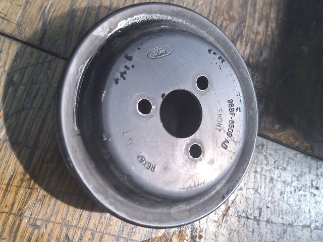 bontott FORD FIESTA IV Vízpumpa Szíjtárcsa