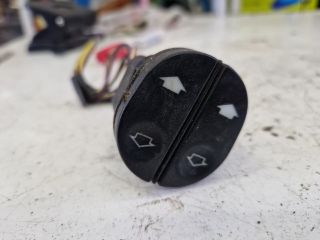 bontott FORD FIESTA IV Ablakemelő Kapcsoló Négyes / Kettes