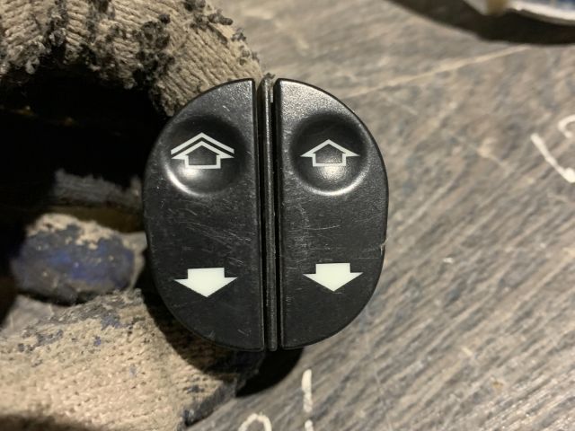 bontott FORD FIESTA IV Ablakemelő Kapcsoló (Pozíciófüggetlen)