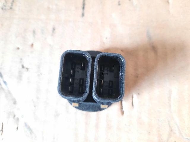 bontott FORD FIESTA IV Bal első Ablakemelő Kapcsoló