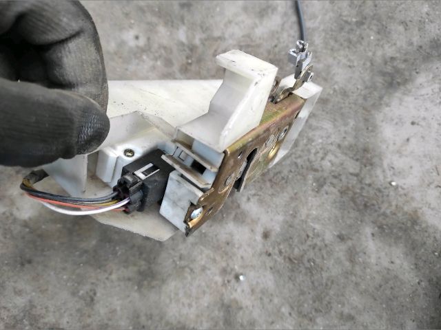 bontott FORD FIESTA IV Bal első Ajtózár