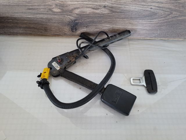 bontott FORD FIESTA IV Bal első Övfeszítő