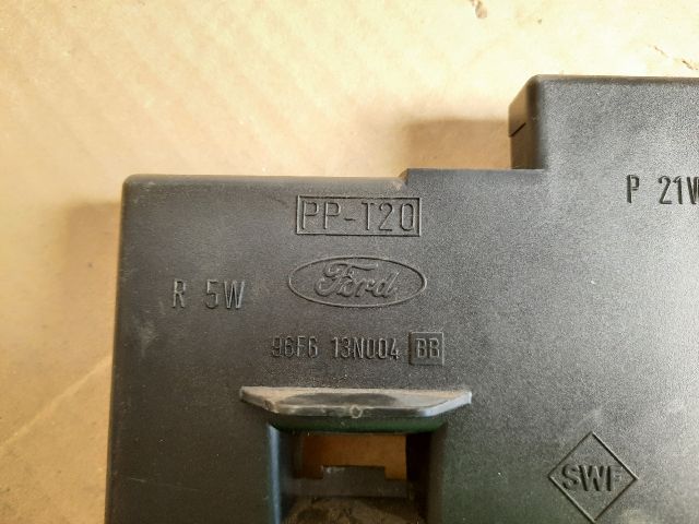 bontott FORD FIESTA IV Bal Hátsó Lámpa Foglalat