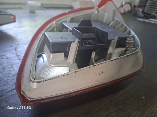 bontott FORD FIESTA IV Bal Hátsó Lámpa