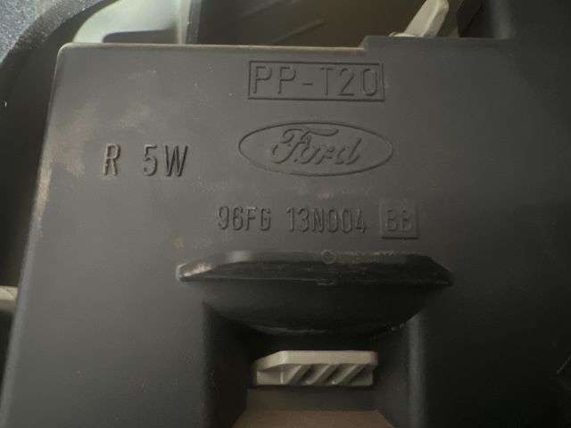 bontott FORD FIESTA IV Bal Hátsó Lámpa