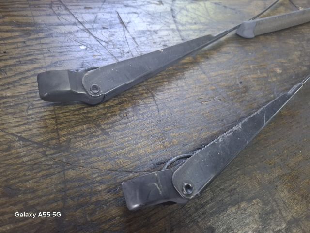 bontott FORD FIESTA IV Első Ablaktörlő Kar