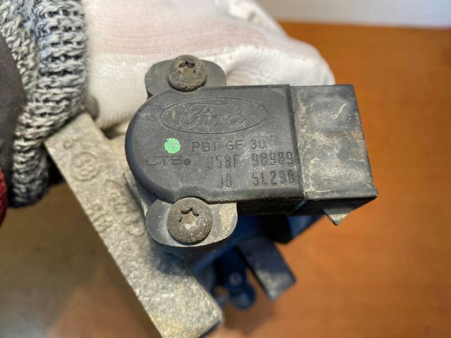 bontott FORD FIESTA IV Fojtószelep (Mechanikus)