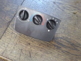 bontott FORD FIESTA IV Fűtéskapcsoló (Nem klímás)