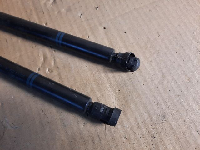 bontott FORD FIESTA IV Gázrugós Kitámasztó Teleszkóp Pár Csomagtérajtó