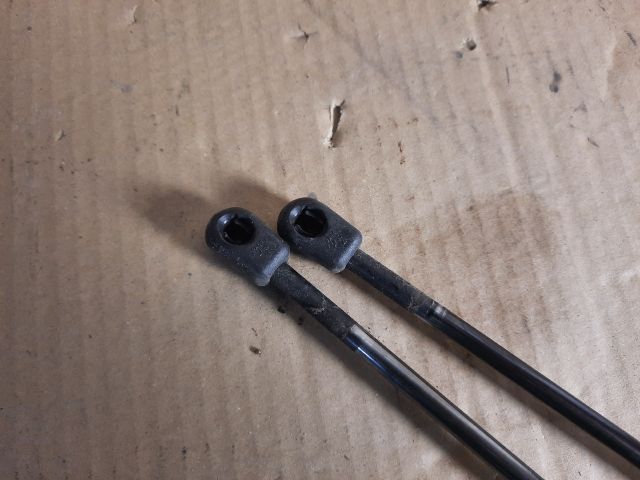 bontott FORD FIESTA IV Gázrugós Kitámasztó Teleszkóp Pár Csomagtérajtó