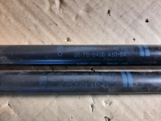 bontott FORD FIESTA IV Gázrugós Kitámasztó Teleszkóp Pár Csomagtérajtó