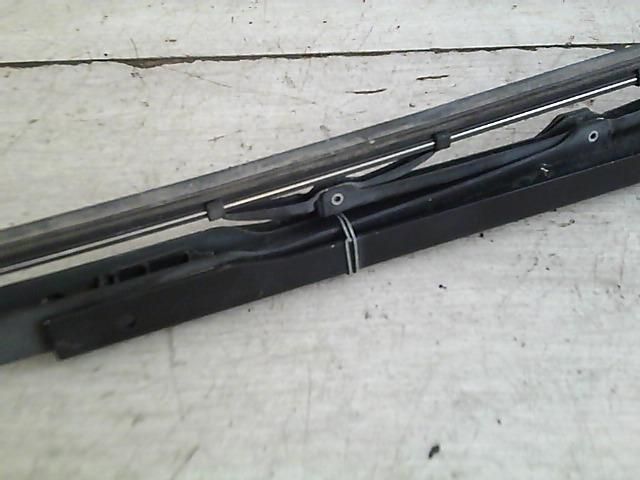 bontott FORD FIESTA IV Hátsó Ablaktörlő Kar