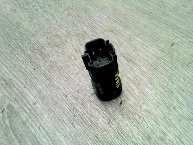 bontott FORD FIESTA IV Hátsó Ködzárófény Kapcsoló