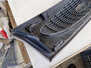 bontott FORD FIESTA IV Hűtőrács