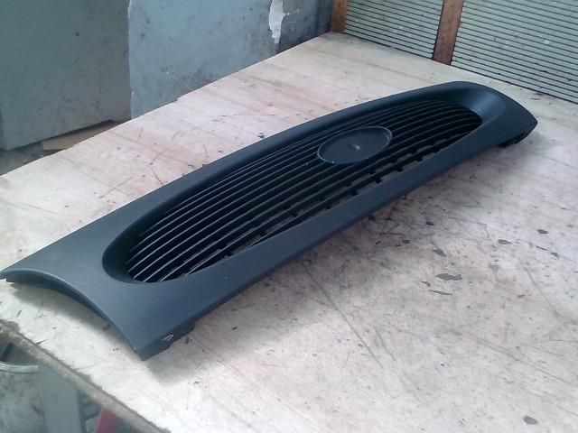 bontott FORD FIESTA IV Hűtőrács