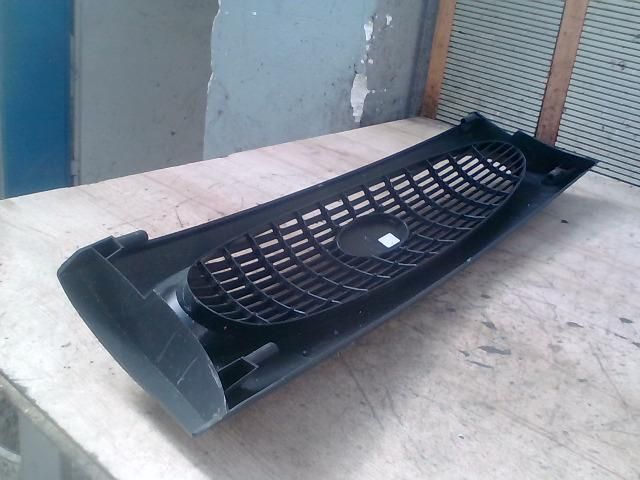 bontott FORD FIESTA IV Hűtőrács