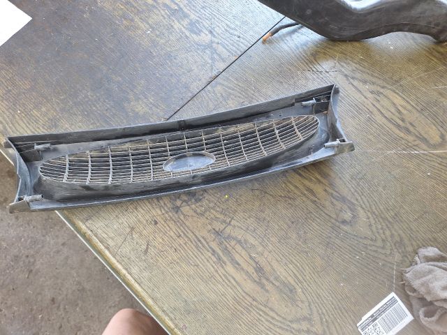 bontott FORD FIESTA IV Hűtőrács