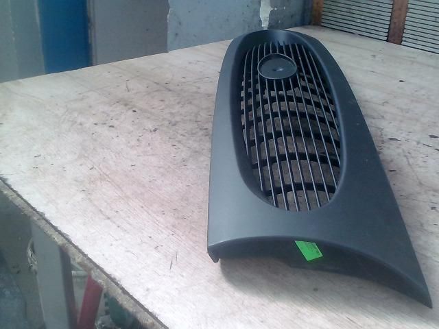 bontott FORD FIESTA IV Hűtőrács