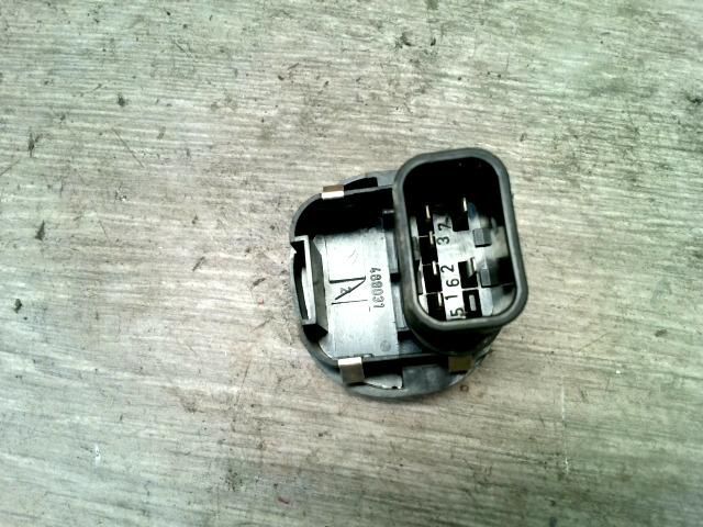 bontott FORD FIESTA IV Jobb első Ablakemelő Kapcsoló