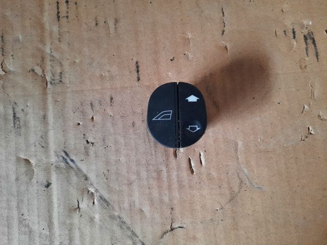 bontott FORD FIESTA IV Jobb első Ablakemelő Kapcsoló