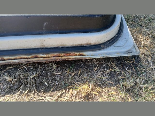 bontott FORD FIESTA IV Jobb első Ajtó (Részeivel)