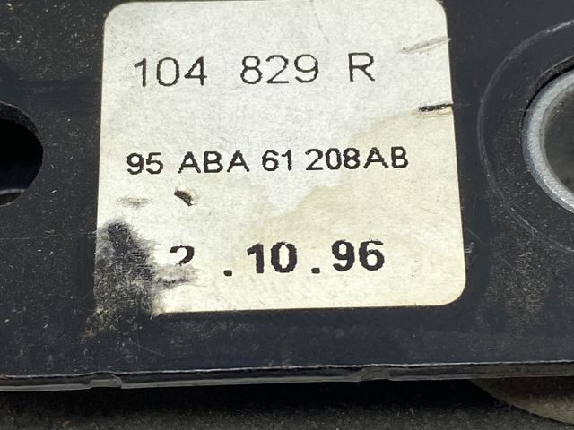 bontott FORD FIESTA IV Jobb első Biztonsági Öv Csat