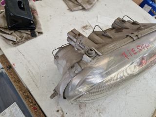 bontott FORD FIESTA IV Jobb Fényszóró
