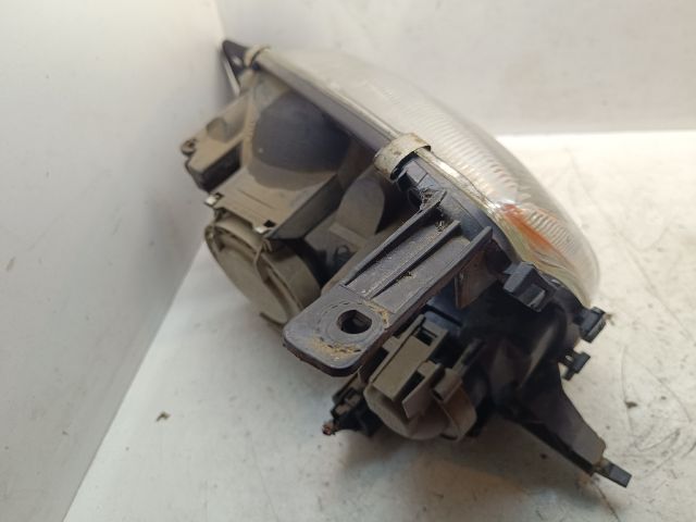 bontott FORD FIESTA IV Jobb Fényszóró