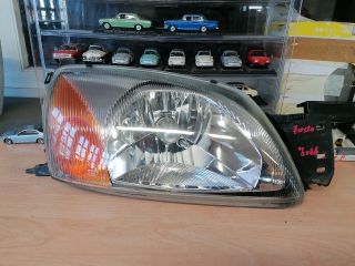 bontott FORD FIESTA IV Jobb Fényszóró