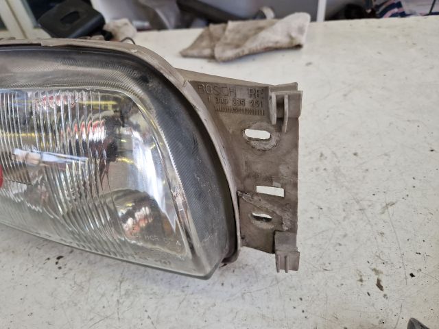 bontott FORD FIESTA IV Jobb Fényszóró