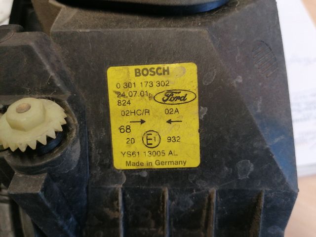 bontott FORD FIESTA IV Jobb Fényszóró