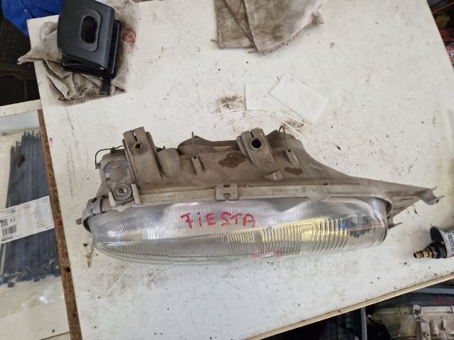 bontott FORD FIESTA IV Jobb Fényszóró