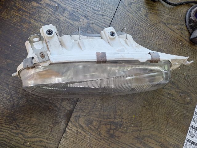 bontott FORD FIESTA IV Jobb Fényszóró