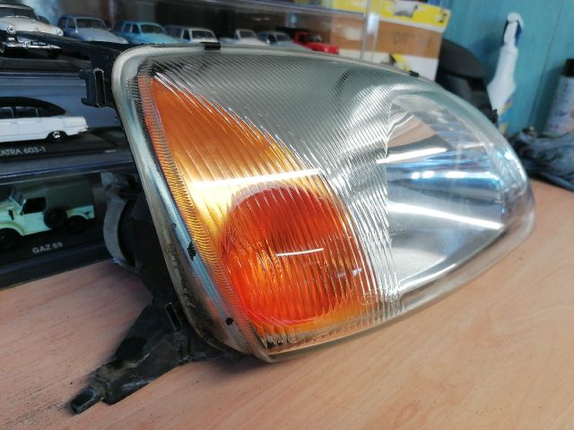 bontott FORD FIESTA IV Jobb Fényszóró